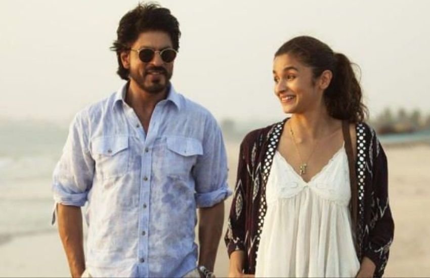 शाहरुख ने मजाकिया अंदाज में कहा था कि वह एक्ट्रेसेस को पाल पोस कर बड़ा करते हैं और वह शादी कर के चली जाती हैं।