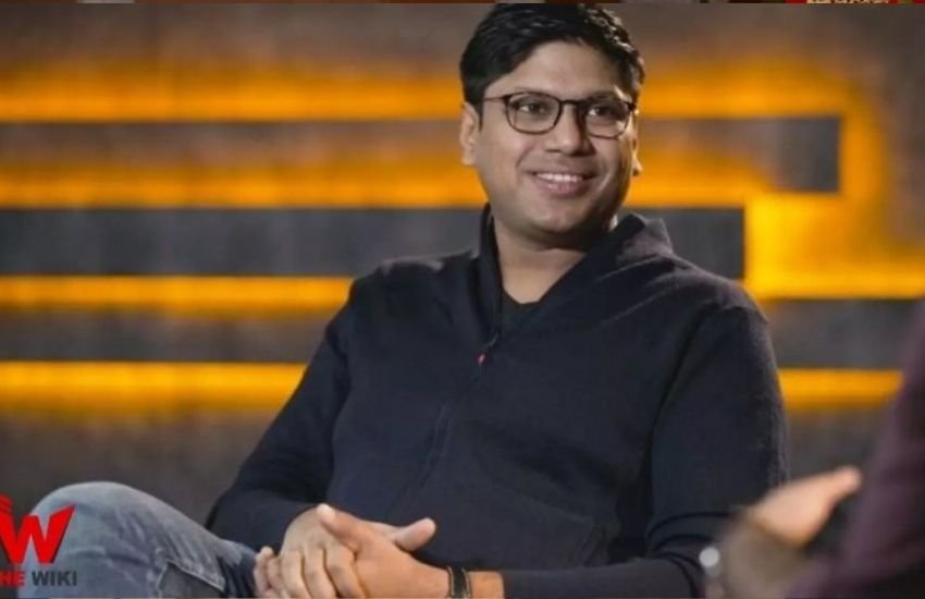 लेंसकार्ट के को-फाउंडर और सीईओ हैं। पीयूष बंसल ने कनाडा की मैकगिल यूनिवर्सिटी से ग्रेजुएशन के बाद आईआईएम बेंगलुरु से एंटरप्रेन्योरशिप की डिग्री ली है।