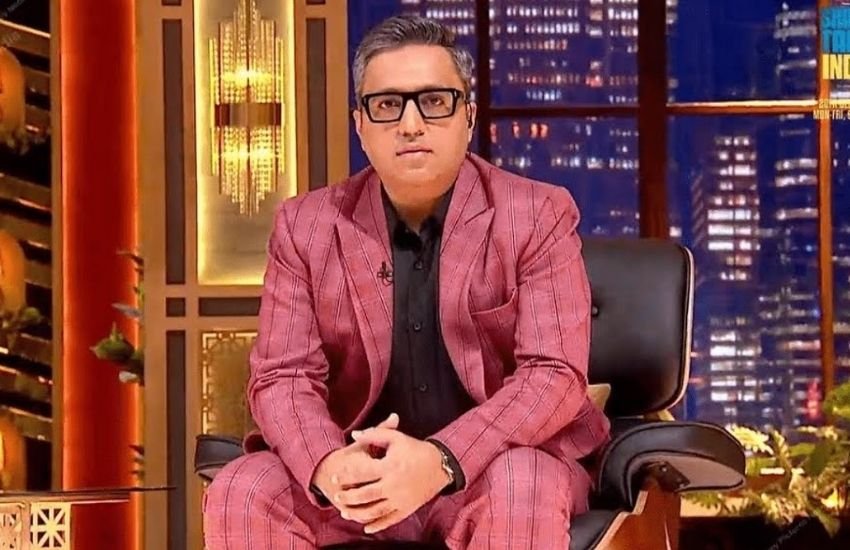 भारतपे के मैनेजिंग डायरेक्टर और को-फाउंडर अशनीर ग्रोवर ने आईआईटी दिल्ली से सिविल इंजीनियरिंग में बी.टेक की डिग्री ली है। इसके अलावा उन्होंने आईआईएम अहमदाबाद से एमबीए किया है।