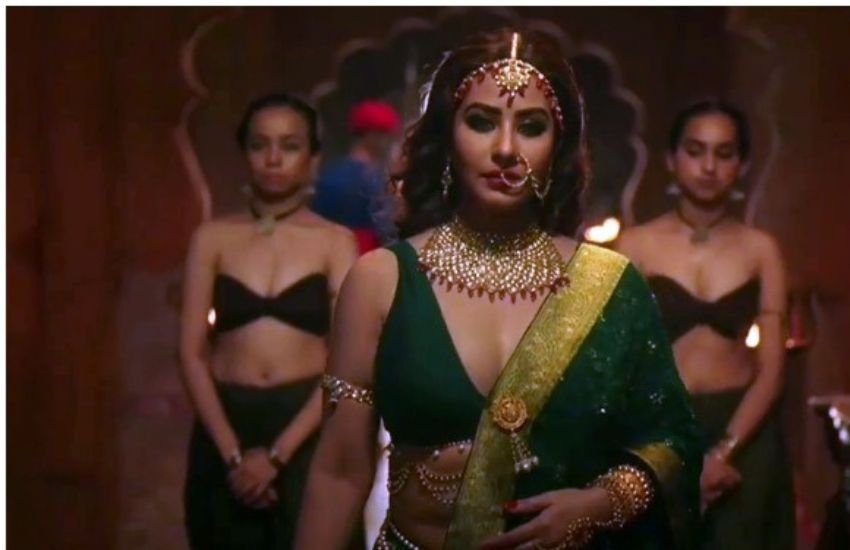 पौरुषपुर में बोल्ड सीन के आधार पर कहानी को आगे बढ़ाने का प्रयास किया गया है। शिल्पा की इस सीरीज में बोल्डनेस को देखते हुए लोगों को रेखा की याद आ गई।