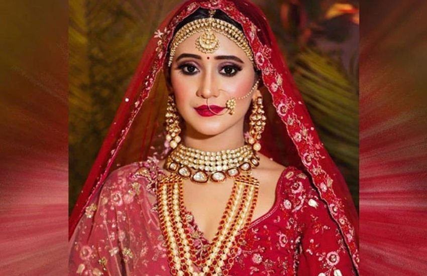 शिवांगी को आपने तो वैसे कई लुक में देखा होगा लेकिन इन दिनों उनका दुल्हन लुक खूब वायरल हो रहा है। कभी रैंप पर तो कभी फोटोशूट में शिवांगी दुल्हन बन चुकी हैं।