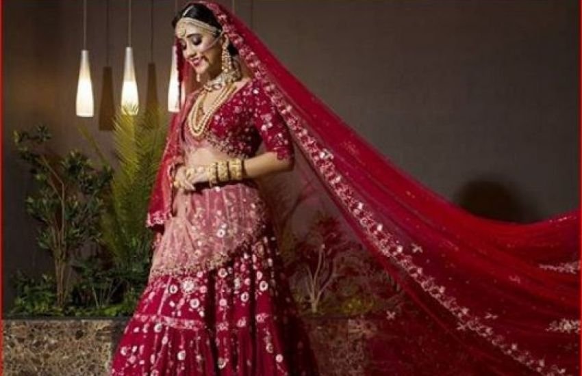 इस फोटोशूट में भी शिवांगी का दुल्हन लुक बहुत पसंद किया गया था।