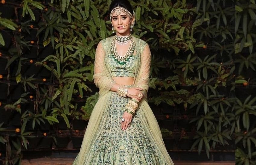 एक इवेंट में भी शिवांगी ने ग्रीन और ऑफ व्हाइट लहंगा पहना था। फुल ब्राइडल मेकअप के साथ उनका ये लुक भी खूब वायरल हुआ था।