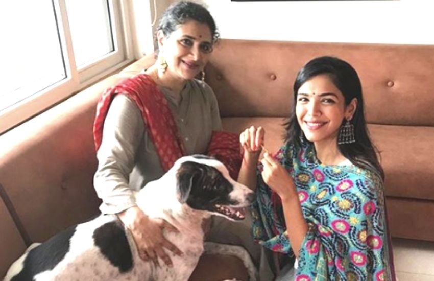 श्रिया की मां सुप्रिया पिलगांवकर उन्हें सोलो ट्रेवल के लिए फोर्स करती थीं, ताकि श्रिया अपने कंफर्ट जोन से बाहर निकल कर स्ट्रांग बने।