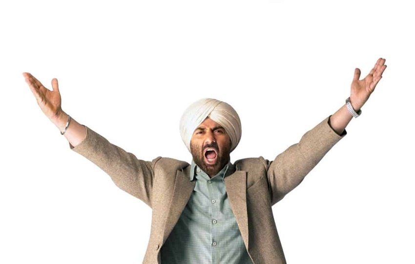 Sunny Deol Preity Zinta: सनी देओल बॉलीवुड के सुपरस्टार अभिनेता है। उन्होंने अपने करियर में कई सुपरहिट एक्ट्रेसेस संग काम किया है। तमाम अभिनेत्रियों से उनके अच्छे संबंध भी हैं। ऐसा ही एक नाम है एक्ट्रेस प्रीति जिंटा का। एक बार तो प्रीति जिंटा ने सनी देओल को लाइव प्रेस कॉन्फ्रेंस में ही किस कर लिया था।