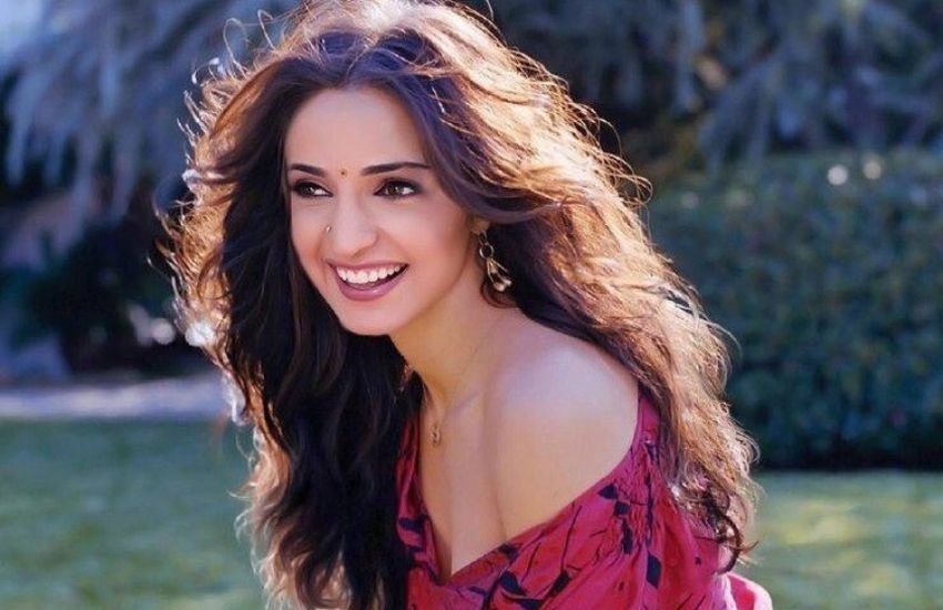 ये रिश्ता क्या कहलाता है कि मेन एक्ट्रेस के रूप में मेकर्स की पहली पसंद सनाया ईरानी थीं, लेकिन उन्होंने इस ऑफर को स्वीकार नहीं किया और रोल शिवांगी जोशी की झोली में आ गया।