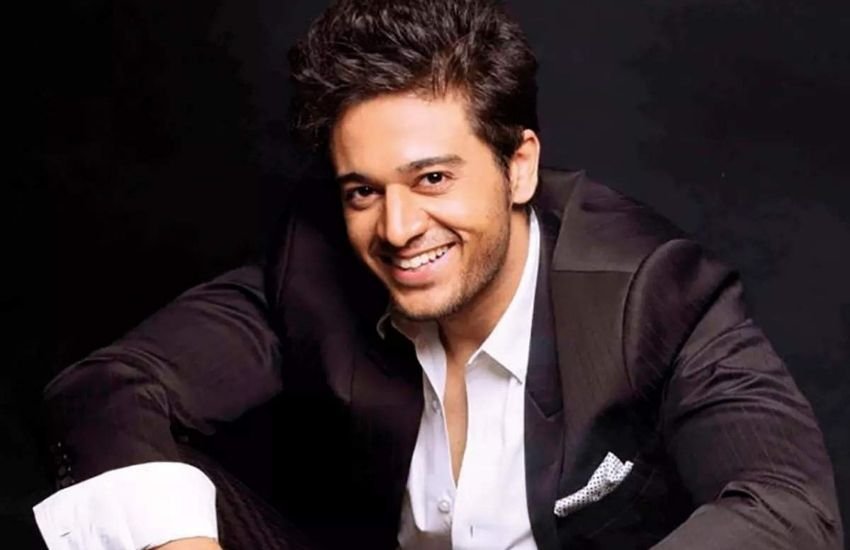 गुम है किसी के प्यार में विराट के रोल के लिए पहले गौरव खन्ना को ऑफर दिया गया था, लेकिन बात नहीं बनीं। बाद में ये रोल नील भट्ट के हिस्से आ गया।