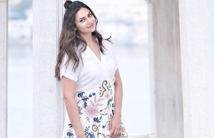 सीरियल ‘बनूं मैं तेरी दुल्हन’ और ‘मेहब्बते’ फेम दिव्यांका त्रिपाठी एक्टिंग फील्ड में आने से पहले वो ऑल इंडिया रेडियो में नौकरी किया करती थीं।