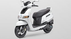 TVS iQube Electric Scooter घर ले जाएं मात्र 10 हजार की डाउन पेमेंट पर, पढ़ें रेंज के साथ फीचर्स और EMI प्लान की पूरी डिटेल