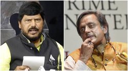 लोकसभा में तुकबंदी से हलचल मचाने के बाद रामदास अठावले ने twitter पर शशि थरूर की इंग्लिश में निकाल दी मिस्‍टेक
