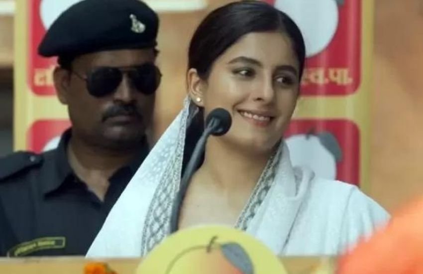 मिर्जापुर के सीजन 2 में माधुरी यादव का किरदार निभाने वाली ईशा तलवार ने अपनी दमदार एक्टिंग से पहचान बनाई है। मिर्जापुर की पॉलिटिक्स में एक अकेली औरत का करियर बनाने का संघर्ष बहुत बखूबी से निभया और अपनी पहचान बनाने में कामयाब रही हैं।
