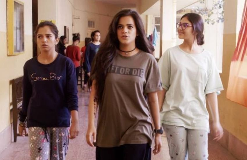 ‘गर्ल्स हॉस्टल’ की मस्ती, टशन और प्यार की बातें अगर आपको भी याद आती है तो आपके लिए ये सीरीज है। सिमरन नाटेकर, अहसास चन्ना और सृष्टि श्रीवास्तव की ये सीरीज नेटफ्लिक्स और TVF पर देख सकते हैं।