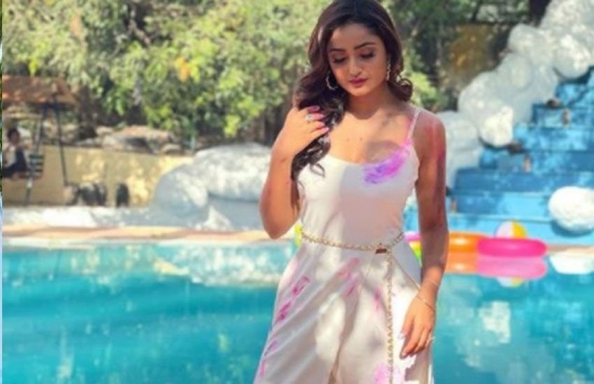 बता दें कि त्रिधा ने अपने करियर की शुरुआत धारावाहिक ‘दहलीज’ से की थी।