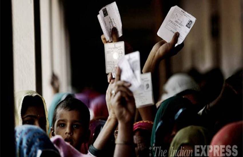 UP Elections 2022: 10 फरवरी को यूपी विधानसभा चुनाव के लिए पहले चरण की वोटिंग होनी है। पहले चरण में 58 सीटों से कुल 623 उम्मीदवार मैदान में हैं। इन उम्मीदवारों में कई लोगों पर आपराधिक मामले दर्ज है। आइए जानते हैं पहले चरण में चुनाव लड़ने वाले नेताओं में से सबसे ज्यादा आपराधिक मामले वाले पांच नाम: