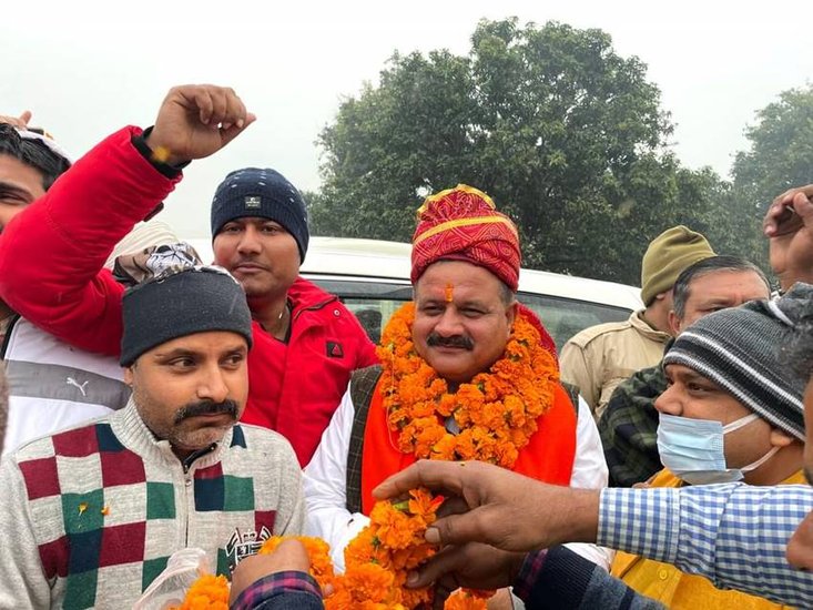 बीजेपी के मनिंदर पाल इस फेहरिस्त में तीसरे नंबर हैं। वह मेरठ के सिवालखास विधानसभा सीट से भाजपा उम्मीदवार हैं। उनपर कुल 18 मामले दर्ज हैं।