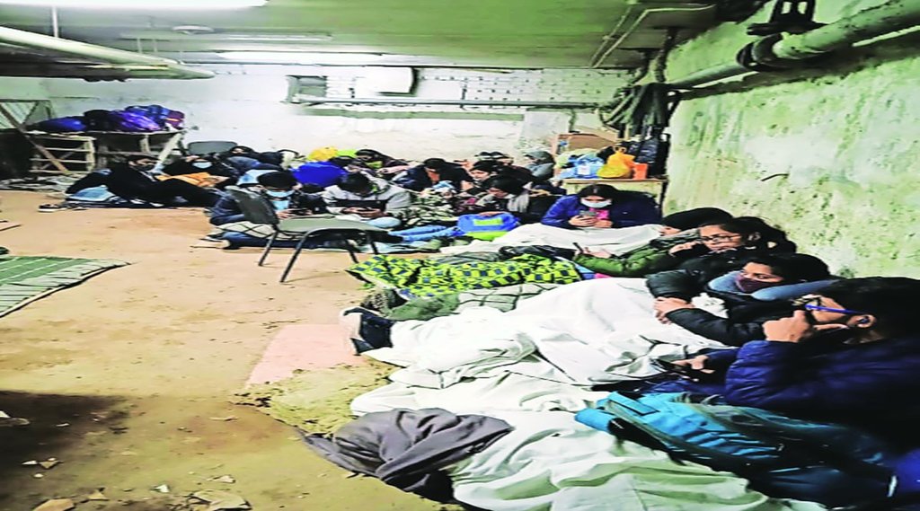 छात्रा ने भेजी बंकर में शरण लिए विद्यार्थियों की तस्वीर।