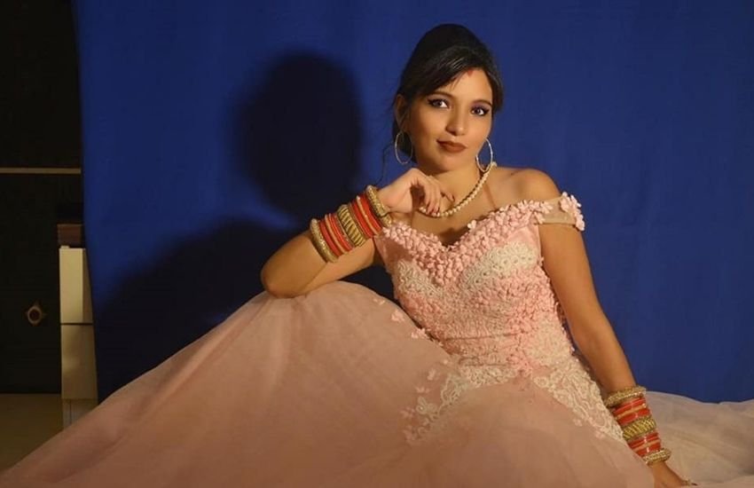 भोजपुरी एक्ट्रेस नेहा बंसल ने अपने एनआरआई पति पर धोखा देनें और शादी के बाद छोड़कर अमेरिका चलेजाने का आरोप लगाया था। सोशल मीडिया पर एक इमोशनल वीडियो पोस्ट कर नेहा ने पीएम मोदी से भी मदद मांगी थी।