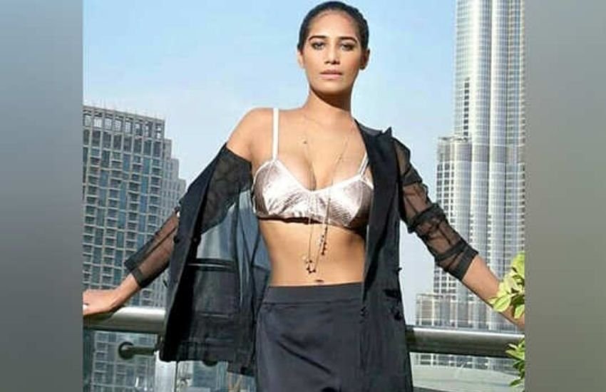 एक्ट्रेस पूनम पांडे ने अपने पति सैम बाम्बे पर मेरेटल रेप का आरोप लगाया था उनके खिलाफ केस भी किया था। Photos: Social Media