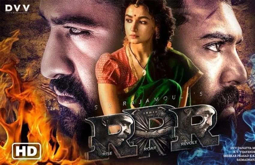 RRR फिल्म पहले 25 मार्च को थियेटर्स और उसके 90 दिन बाद फिल्म को थियेटर्स में उतारा जाएगा। फिल्म को तमिल, तेलुगू, मलयालम और कन्नड़ा भाषा में जी5 पर स्ट्रीम किया जाएगा जबकि हिंदी, इंग्लिश, पुर्तगीज, कोरियन, टरकिश और स्पेनिश में नेटफ्लिक्स पर स्ट्रीम किया जाएगा।