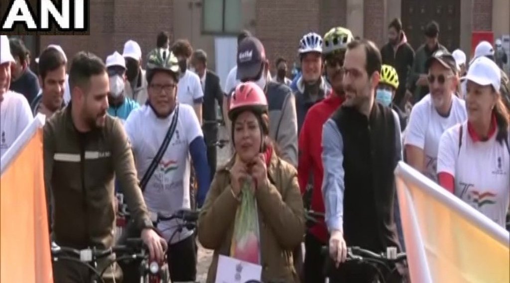 Meenakshi lekhi, bjp MP, Prime Minister, PM Modi, New Delhi, cycling