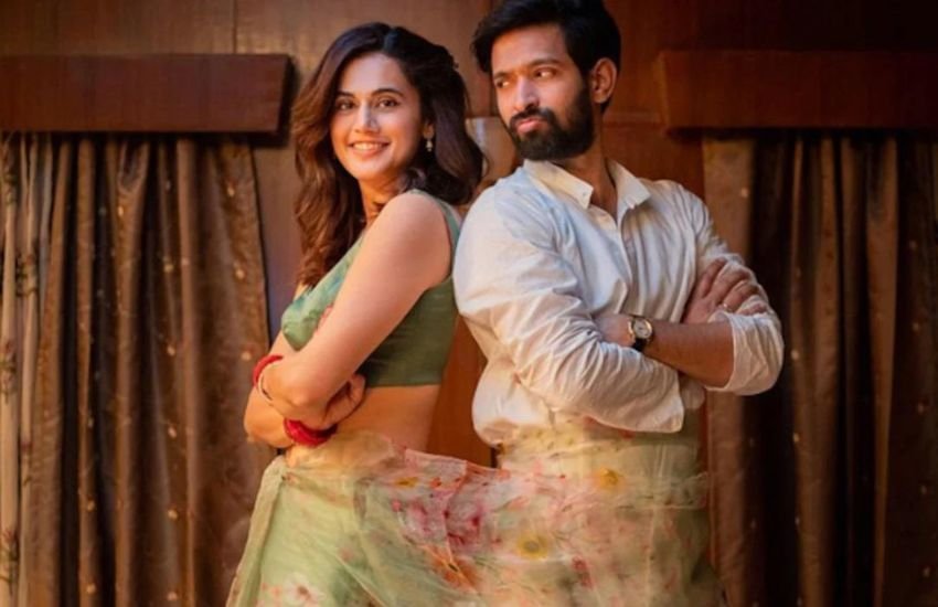 तापसी के ऑनस्क्रीन पति बने विक्रांत को जब अपने ही भाई से तापसी के अवैध संबंध का पता चलता है तब फिल्म में ट्विस्ट आता है।