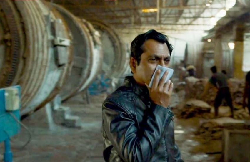 नवाज मर्डर मिस्ट्री को सुलझाते हुए राधिका के प्रति सॉफ्ट कार्नर रखते हैं और एक के बाद एक मर्डर में कई बार शक की सुई राधिका पर भी जाती है।