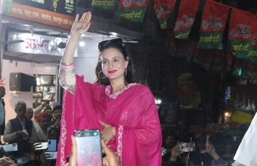 आर्य नगर विधानसभा सीट से सपा के प्रत्याशी अमिताभ बाजपेई के लिए अमीषा ने लोगों का सपोर्ट मांगा था। Photos: Social Media