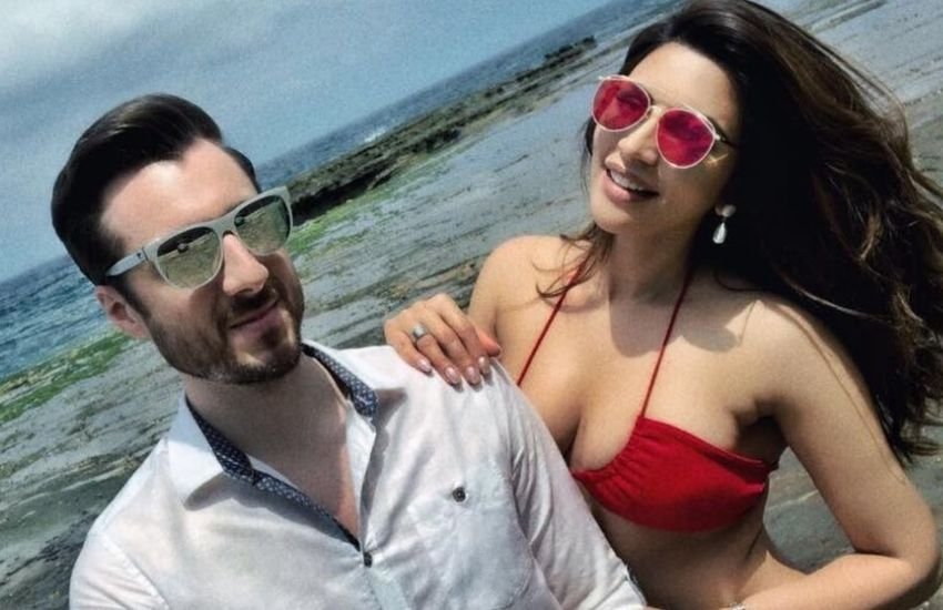 टीवी और बॉलीवुड एक्ट्रेस शमा सिकंदर पिछले काफी समय से अपनी शादी को प्लान कर रही थीं लेकिन कोरोना वायरस के चलते ऐसा नहीं हो पा रहा था लेकिन अब मामला पूरी तरह से सेट हो चुका है और शमा अपने लॉन्ग टाइम बॉयफ्रेंड से शादी रचाने जा रही हैं। 14 मार्च को दोनों शादी कर रहे हैं।