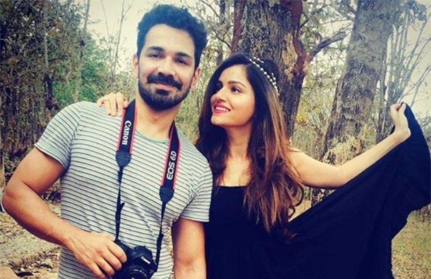 रुबीना दिलैक और अभिनव शुक्ला के बीच तलाक तक की नौबत आ चुकी थी, लेकिन बिग बॉस में दोनों का आना उनके रिश्ते की कड़वाहट को कम कर दिया। हालांकि, दोनों की बीच की दूरियों का पता दर्शकों को भी हो गया था।