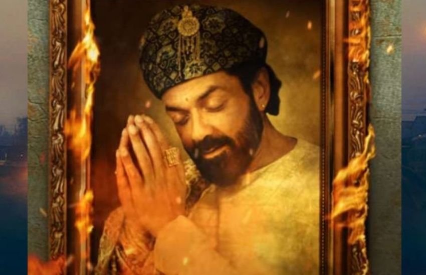 आश्रम 2 इस साल के मिड में रिलीज हो सकती है। इंडिया डॉट काम से बात करते हुए बॉबी देओल ने कहा था, ''कोरोना के चलते शूटिंग में देरी हुई है। वह एकदम सटीक तारीख नहीं बात सकते लेकिन ये इस साल के मिड तक रिलीज हो जाएगी।Photos: Social Media