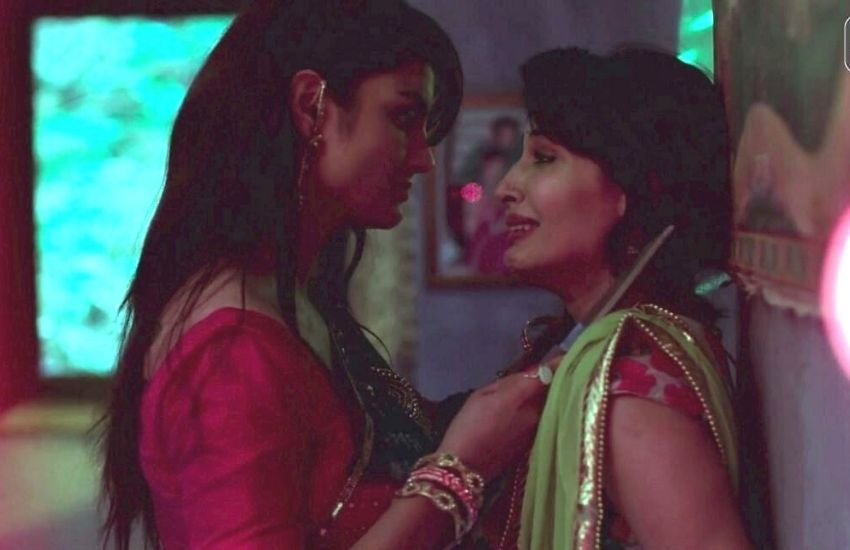 ऑल्ट बालाजी की फेमस सीरीज है 'गंदी बात' भी बेहद बोल्ड सीरीज में शुमार है। इस सीरीज के पांच सीजन आ चुके हैं और सभी IMDb रेटिंग में टॉप पर रहीं। पांचवा सीजन सबसे बोल्ड है जिसमें लीड रोल लोलिता भाभी यानी आभा पॉल थीं।