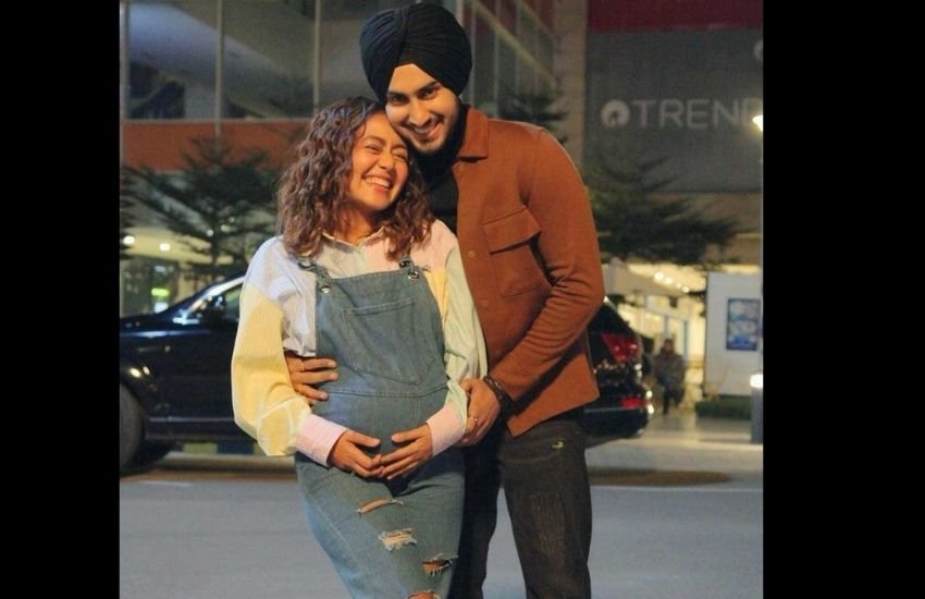 नेहा कक्कड़ ने भी रोहनप्रीत से शादी के कुछ दिन बाद ही बेबी बंप फ्लांट कर सबको चौंका दिया था। नेहा ने फेक बेबी बंप शो किया था। नेहा के फैंस ये सोच रहे थे कि नेहा प्रेग्नेंट हैं, लेकिन बाद में पता चला कि ये उनके अपकमिंग म्यूजिक वीडियो का प्रमोशन था।