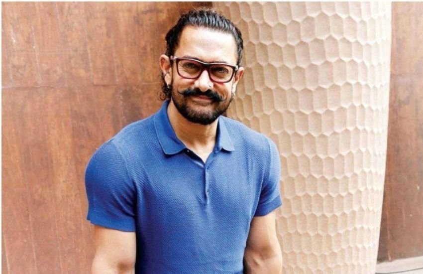 सालों के इंतजार के बाद आमिर खान ने साल 2018 में अपना सोशल मीडिया अकाउंट शुरू तो किया लेकिन वह बहुत कम एक्टिव रहते थे और अंत में उन्होंने साल 2021 में इसे बंद कर दिया। एक्टर का कहना था सोशल मीडिया के चलते वह अपने काम पर फोकस नहीं कर पाते।