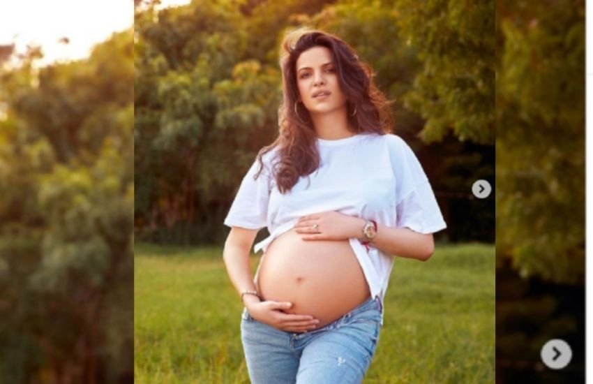 अभिनेत्री नताशा स्टेनकोविक और भारतीय स्टार क्रिकेटर हार्दिक पांड्या साल 2022 में अपने दूसरे बच्चे का इंतजार कर रहे हैं। नताशा ने अपना बेबी बंप फ्लांट कर अपनी खुशखबरी दी थी। Photos: Social Media