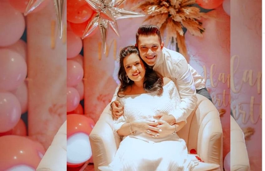 आदित्य नारायण की पत्नी श्वेता अग्रवाल की गोद भराई हो चुकी है। अगले दो से तीन महीने में वह भी मां बन जांएगी।