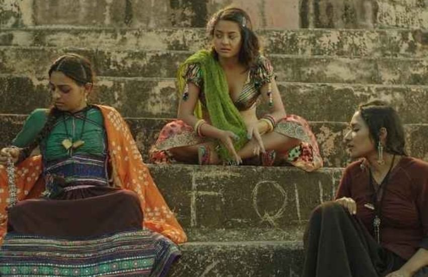 गुजरात की चार औरतों की कहानी 'पार्च्ड' सेक्स और आदमियों के इर्द-गिर्द घूमती है। इस फिल्म में राधिका आप्टे और सुरवीन चावला की शानदार एक्टिंग देखने को मिलेगी।