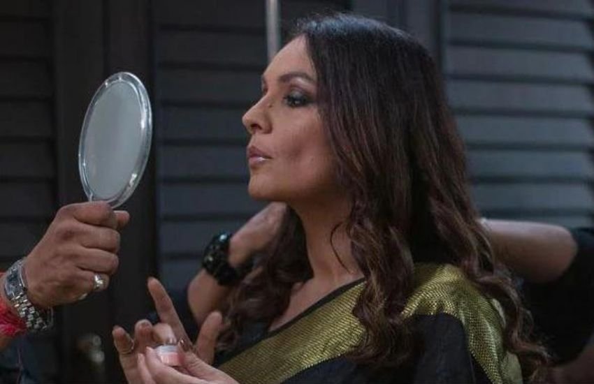 बॉम्बे बेगम्स 5 महिलाओं की अलग अलग कहानी पेश की गई है। ड्रग्स, एक्स्ट्रा मैरिटल फेयर और तमाम ऐसे मुद्दे इस सीरीज़ में है, जो महिलाओं के अंदर कहीं न कहीं दबे रहते हैं। हाई सोसायटी से लेकर स्टूडेंट और मीडिल क्लास फीमेल की कहानी यहां देखने को मिलेगी। इसे नेटफ्लिक्स पर देखा जा सकता है।