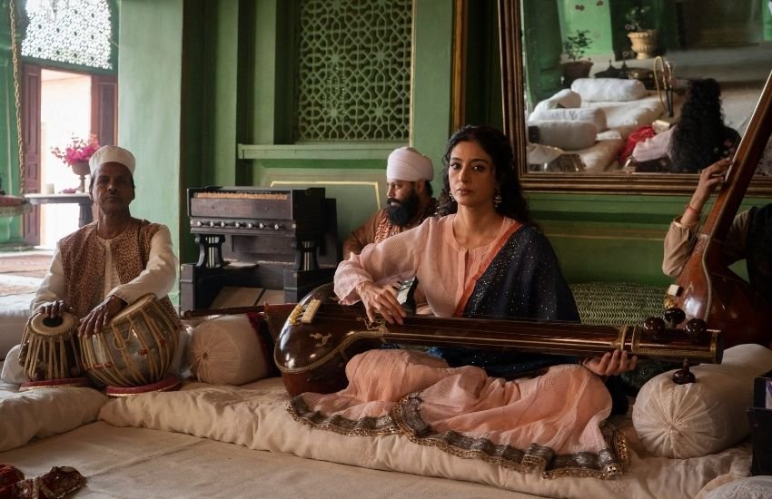 ये सीरीज मान कपूर की वेश्या सईदा बानो को लेकर दीवानगी और शादी के लिए तीन लड़कों को लेकर लता मेहरा की उलझन के ईर्द-गिर्द घूमती है। 