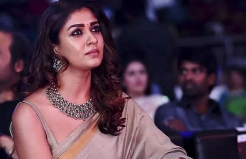 नयनतारा के पिता एयरफ़ोर्स में थे और इस कारण वह कई शहरों में पढ़ीं। नयनतारा ने तिरुवल्ला के मार्थोमा कॉलेज से आर्ट में ग्रेजुएशन किया है।