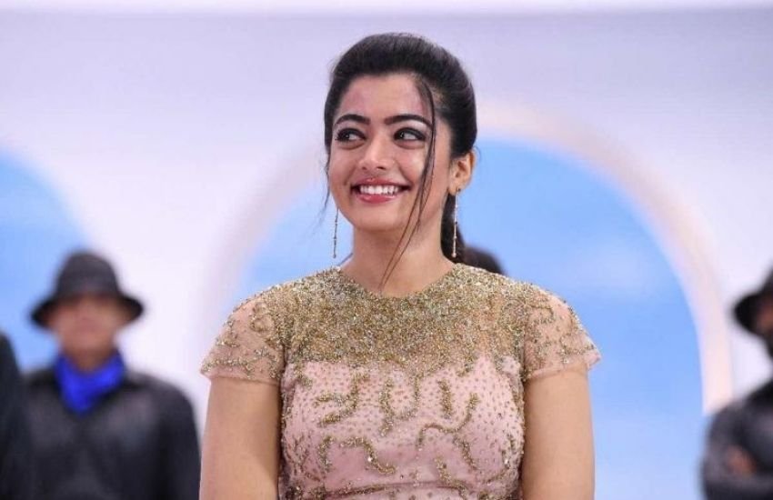 रश्मिका यानि पुष्पा की श्रीवल्ली ने कोडागु के कूर्ग पब्लिक स्कूल की है। रमैया कॉलेज ऑफ़ आर्ट्स से साइकोलॉजी और जर्नलिज़्म और इंग्लिश लिटरेचर से ग्रेजुएट हैं।