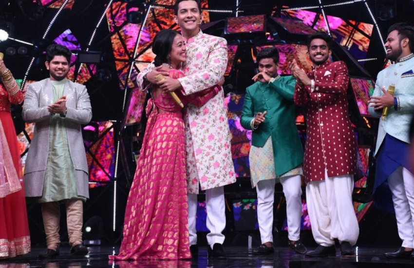  इंडियन आइडल 11 की जज नेहा कक्कड़ और होस्ट आदित्य नारायण के लव एंगल ने खूब सुर्खियां बटोरी थी। टीआरपी पाने के लिए मेकर्स ने इन दोनों की लव स्टोरी को खूब भुनाया था। शो के दौरान आदित्य नारायण के पिता ने नेहा कक्कड़ को अपनी बहू बता दिया था और दोनों की सेट पर एक सेरेमेनी भी हुई थी।