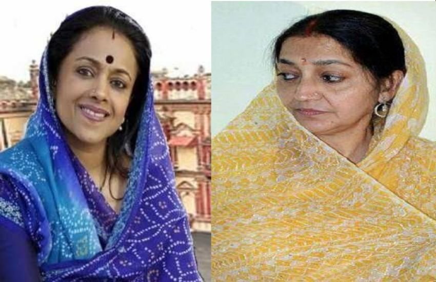 अमेठी राजा संजय सिंह की पहली पत्नी गरिमा सिंह भाजपा से विधायक रही हैं। अब संजय समेत उनकी दूसरी पत्नी अमिता भी कांग्रेस छोड़कर भाजपा में साल 2019 में शामिल हो गई थीं। 2017 के चुनाव गरिमा भाजपा से और अमिता कांग्रेस से एक दूसरे के खिलाफ मैदान में थीं और गरिमा ने अमिता को हरा दिया था। अब अमेठी से गरिमा और अमिता के बीच टिकट को लेकर टक्कर है। बता दें कि अभी भाजपा-कांग्रेस दोनों ने अपना प्रत्याशी यहां से घोषित नहीं किया है।