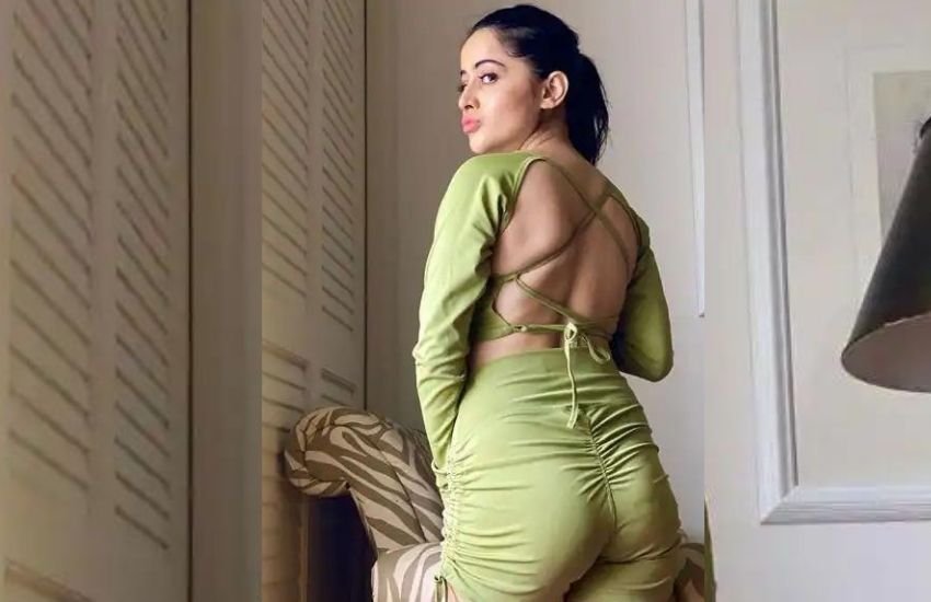 उर्फी का हना था कि उनके रिश्तेदार उनके असली नाम से न बुलकार एडल्ट स्टार तक कहने लगे थे।