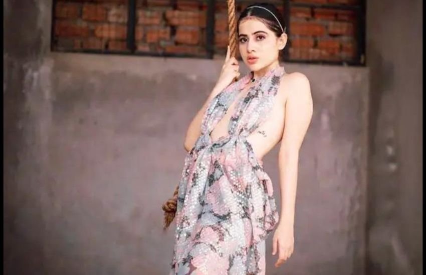 बता दें कि उर्फी ने पारस कलनावत पर अनुपमा शो में काम न करने देने का भी आरोप लगाया था। सोशल मीडिया पर हमेशा अपनी ड्रेसेस के लिए छाई रहने वाली उर्फी फिल्हाल खुद को सिंगल बताती हैं। Photos: Social Media