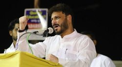 AIMIM प्रवक्ता बोले – जैसे मोबाइल पर स्क्रीन गार्ड लगाते हो वैसे ही हमारी बहनें भी हिजाब.., भड़क गईं अंजना ओम कश्यप