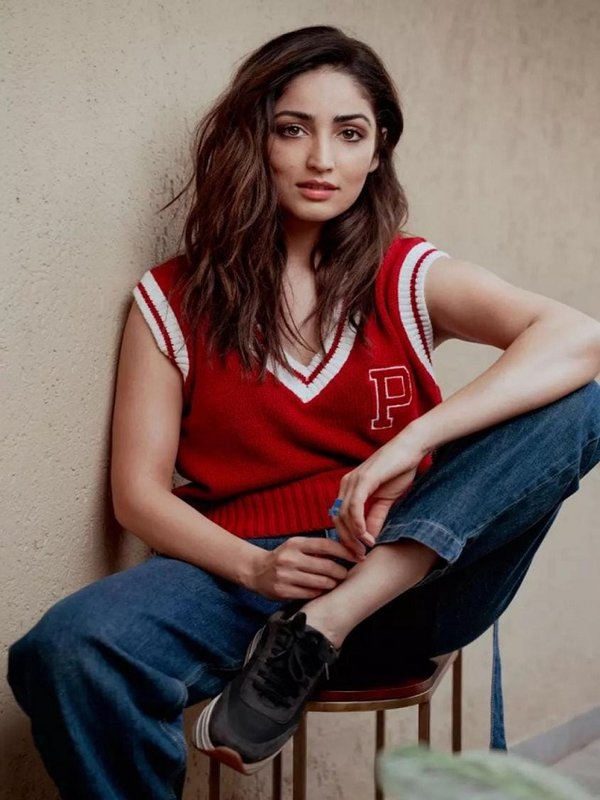 YAMI GAUTAM SLEEVELESS SWEATER AND JEANS