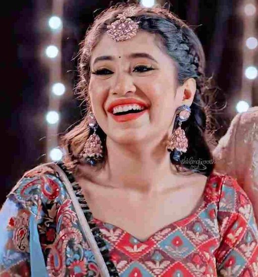 शिवांगी जोशी ने बताया कि काम के चक्कर नें&nbsp;फुर्सत ही नहीं&nbsp;मिलती है कि किसी से बहुत ज्यादा मिल पाएं। बकौल शिवांगी वह मोहसिन खान से फोन पर बात करती हैं।