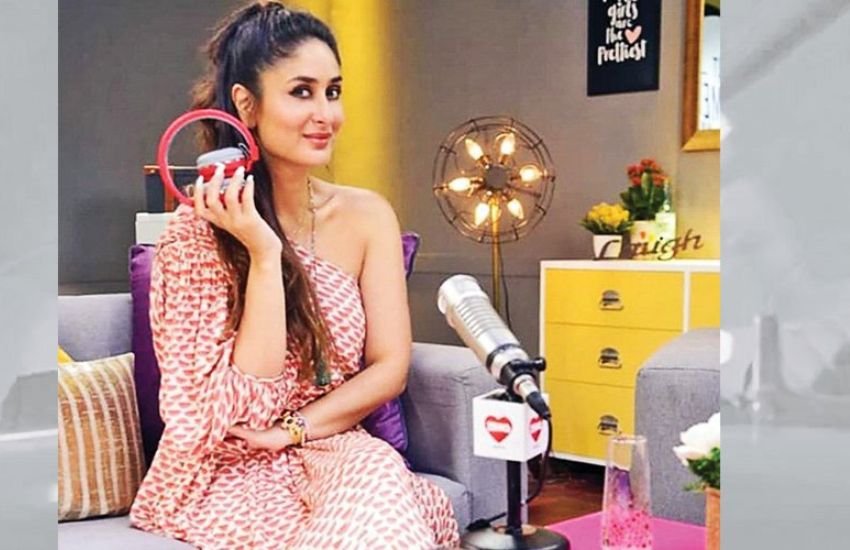 करीना कपूर रेडियो पर अपना शो व्हॉट वुमन वॉन्ट होस्ट करती हैं। ये एक चैट शो है जिसमें बॉलीवुड के कुछ पॉपुलर हस्तियां शामिल होती हैं।