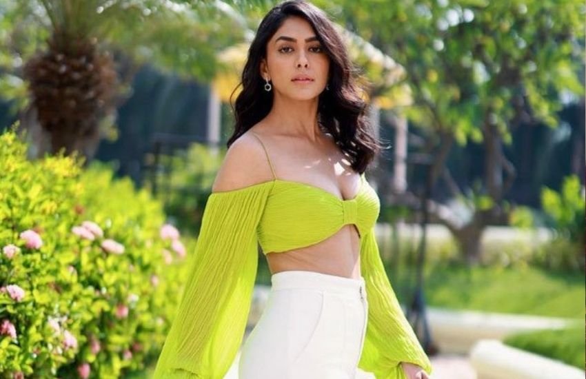 मृणाल का कहना था कि 17-18 साल की उम्र में मुंबई में मुम्बई जैसे शहर में अकेले रहना, खाना, रेंट सब मैनेज करना सब इतना आसान नहीं था। अगर वह एक्स्ट्रा 500 भी बैंक से निकाती थीं तो उनके पापा को पता चल जाता था।