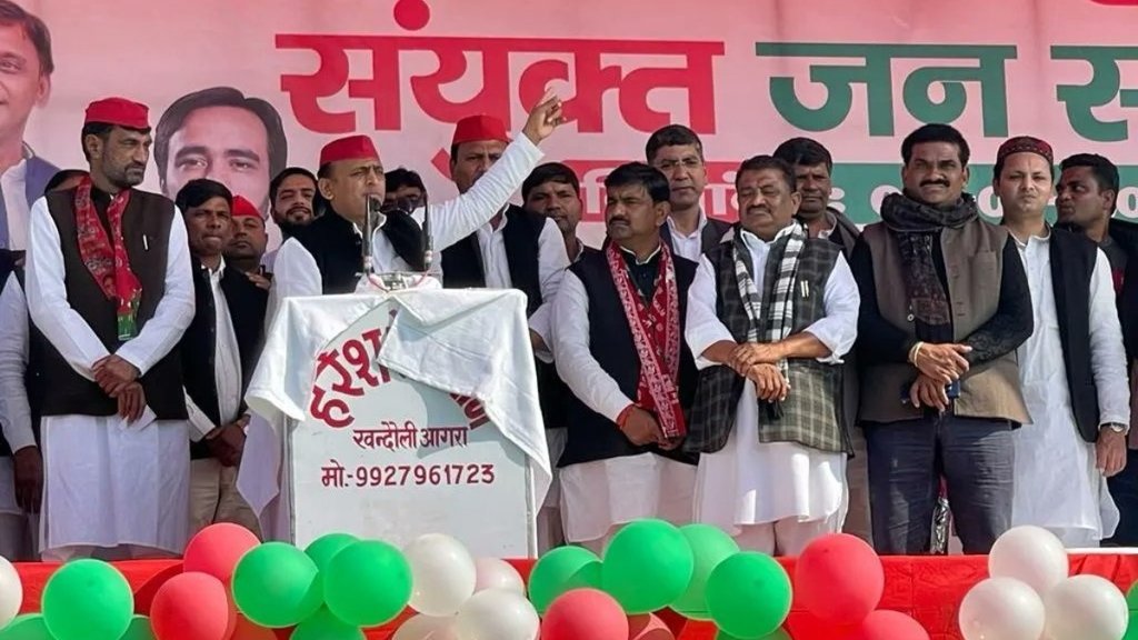 एत्मादपुर की जनसभा में सपा अध्यक्ष अखिलेश यादव (फोटो: ट्विटर/ समाजवादी पार्टी) एत्मादपुर की जनसभा में सपा अध्यक्ष अखिलेश यादव (फोटो: ट्विटर/ समाजवादी पार्टी)